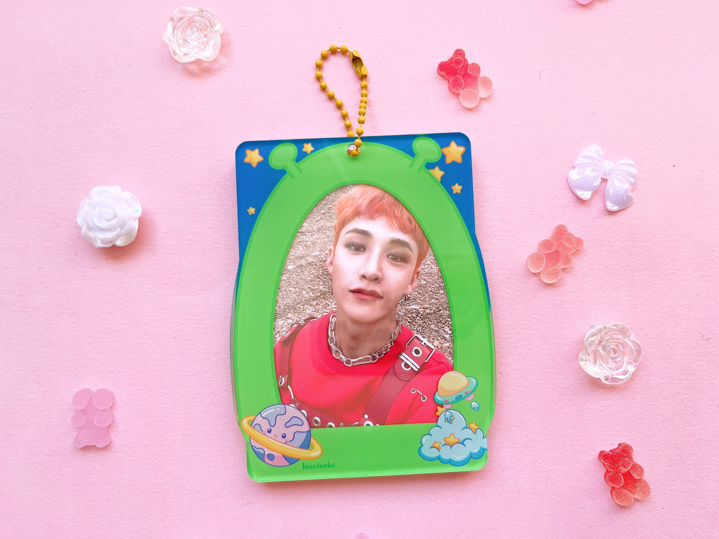 space alien cute photocard holder keychain kpop anime